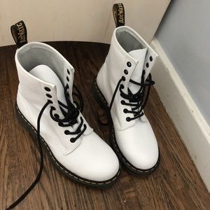 NEVER BEFORE WORN DR. MARTENS!